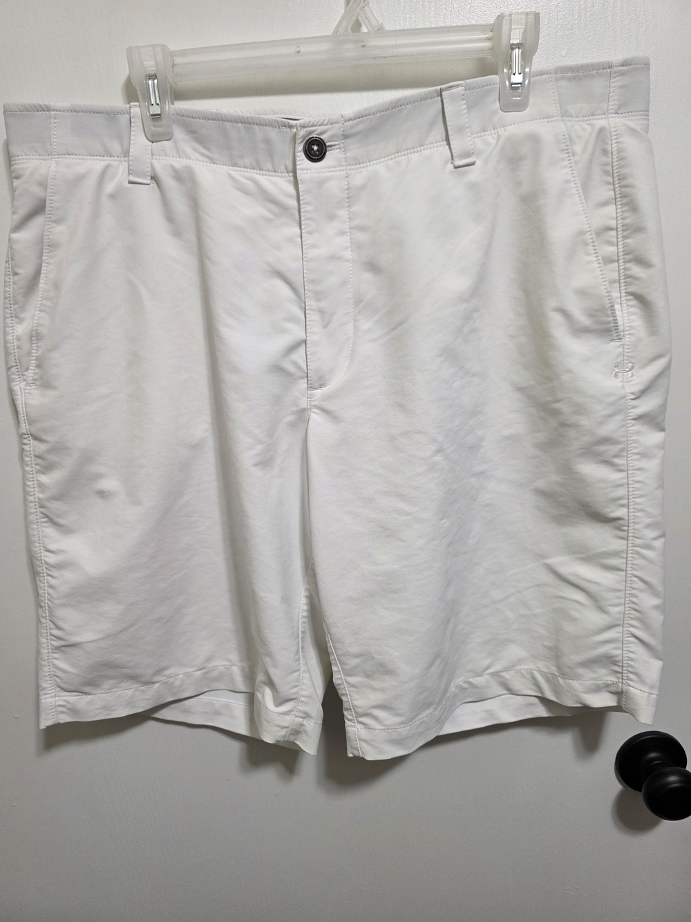 Under Armour Mens UA Drive Golf Shorts White Size 40 Flat Front Stretch Waist